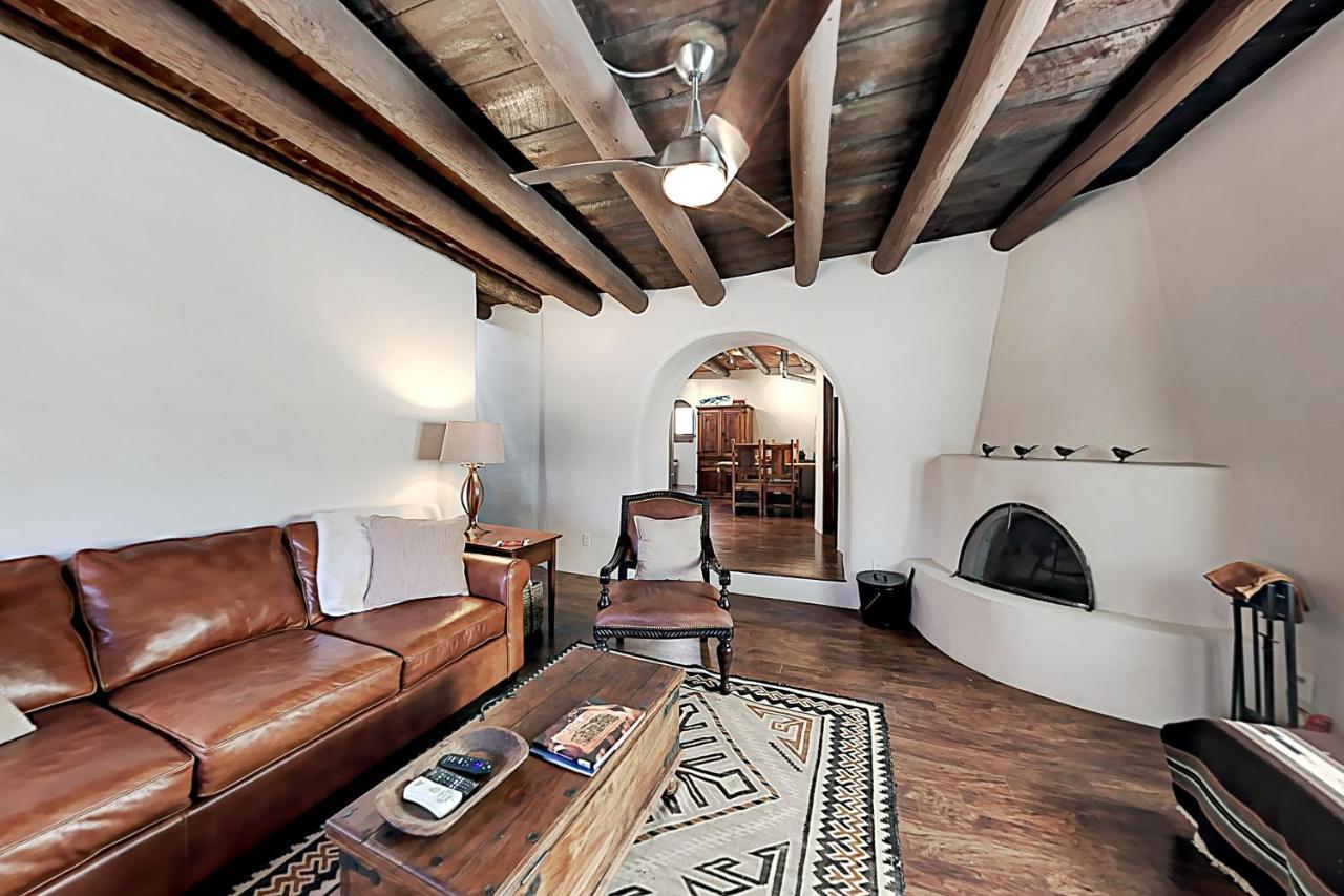 Pueblo Revival Villa Taos Exterior photo